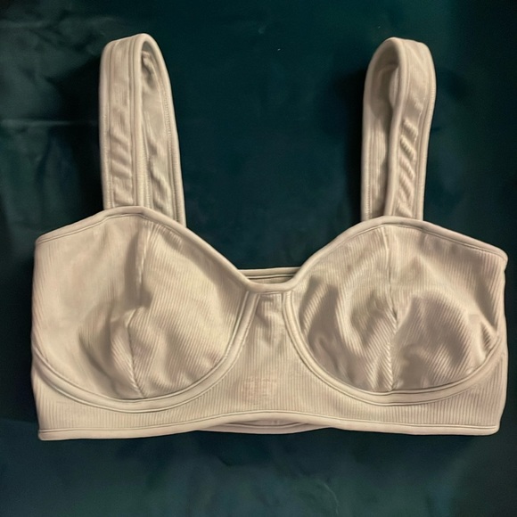 SET ACTIVE sports bra - Picture 2 of 4